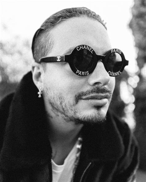 chanel occhiali j balvin